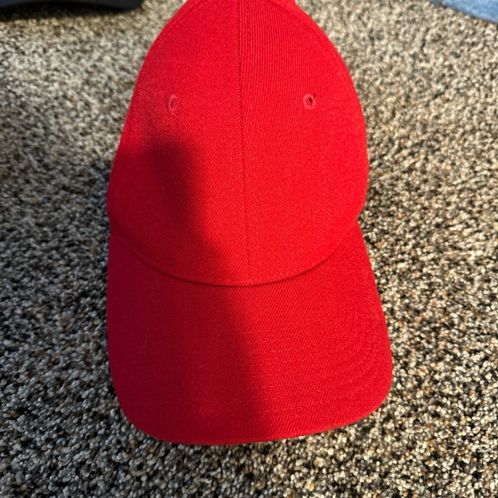 Red zephyr hat size s/m in kids